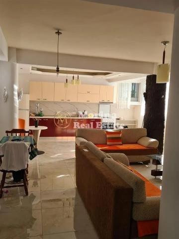 Shqiperi, jepet me qera apartament 2+1 Kati 1, 90 m² 400 € (Qytet Studenti)