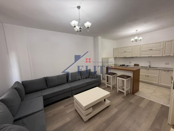 Tirane, jepet me qera apartament 3+1+Aneks+Ballkon Kati 3, 130 m² 700 € (Don Bosko)