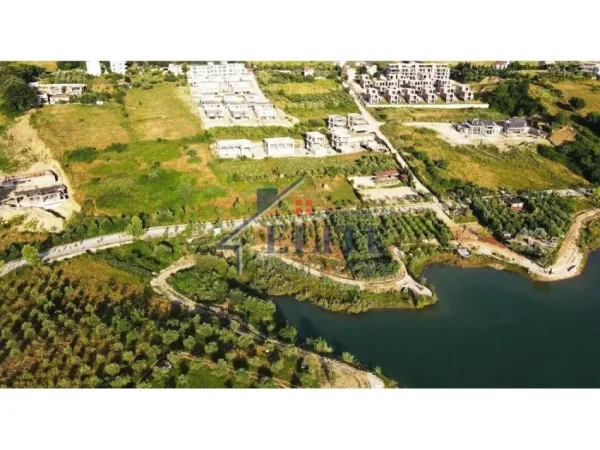 Tirane, shitet toke , 12.130 m² 849.100 € (Farke)