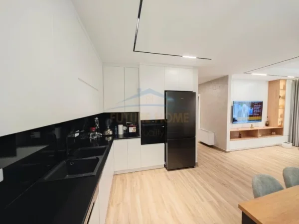 Tirane, shitet apartament 3+1+Ballkon Kati 4, 125 m² 300.000 € (Pallati me Shigjeta)