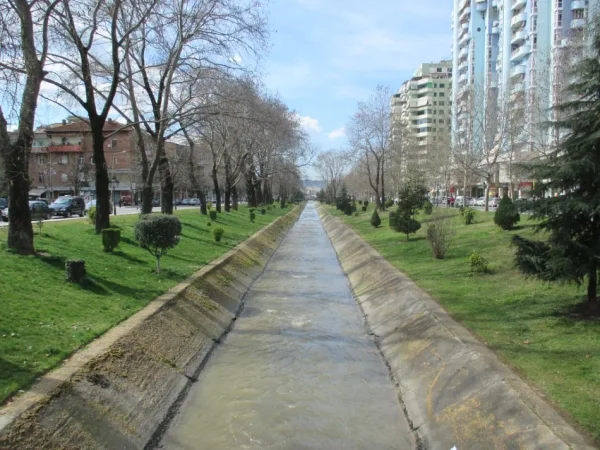 Tirane, jepet me qera zyre Kati 1, 30 m² 500 € (Bulevardi Bajram Curri)