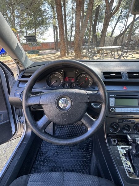 Tirane, shitet me portobagazh Passat Nafte, gri metalizato automatik Kondicioner 281.000 km 3.000 €