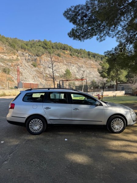 Tirane, shitet me portobagazh Passat Nafte, gri metalizato automatik Kondicioner 281.000 km 3.000 €