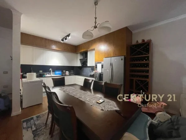 Tirane, shes apartament 3+1+3 , 185 m² 315.000 € (KOPSHTI BOTANIK)