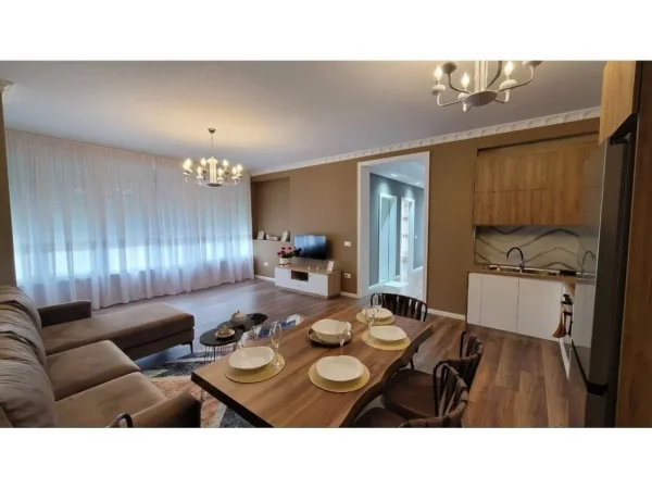 Tirane, jap me qera apartament 2+1+2+ POST PARKIMI+VERANDE , 170 m² 1.000 € (KOPSHTI BOTANIK)