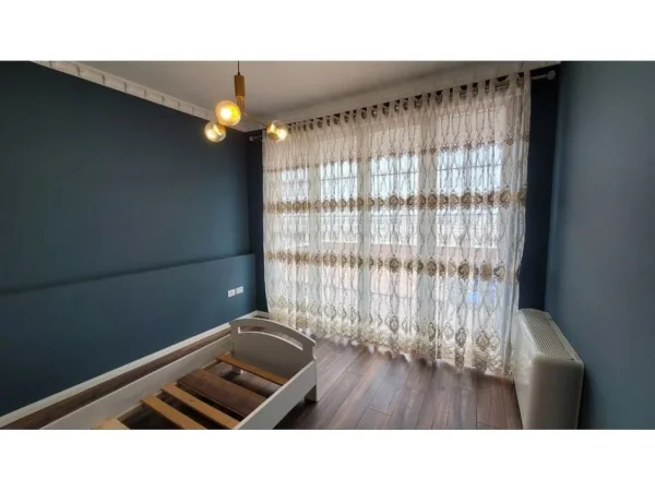 Tirane, jap me qera apartament 2+1+2+ POST PARKIMI+VERANDE , 170 m² 1.000 € (KOPSHTI BOTANIK)