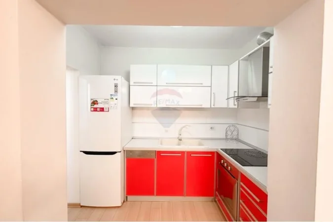 Tirane, jepet me qera apartament 2+1+Ballkon Kati 3, 75 m² 600 € (Rruga Gjik Kuqali)