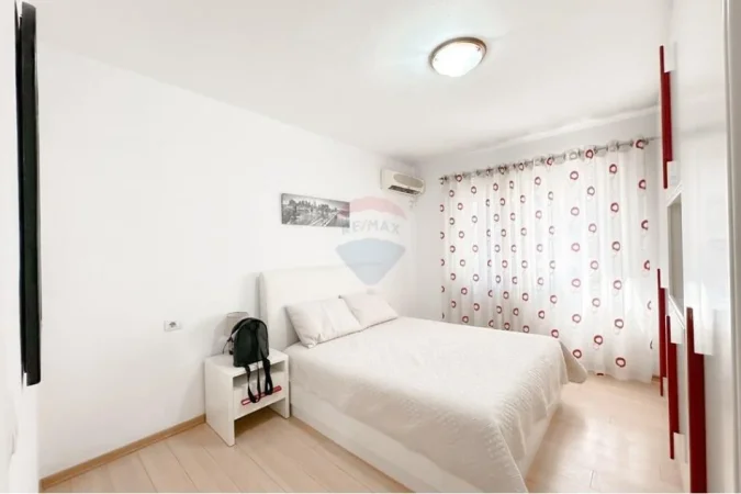Tirane, jepet me qera apartament 2+1+Ballkon Kati 3, 75 m² 600 € (Rruga Gjik Kuqali)