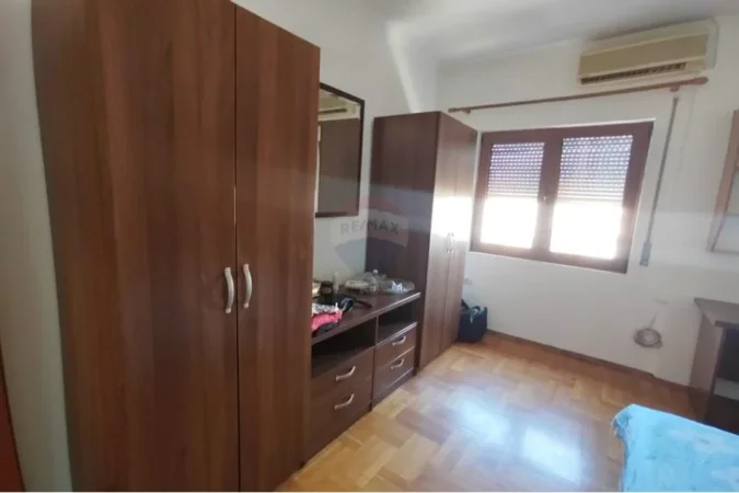 Tirane, jepet me qera apartament 2+1+Ballkon Kati 6, 105 m² 650 € (Rruga e Kavajes)