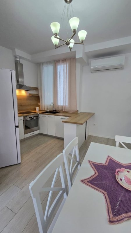 Tirane, jepet me qera apartament 1+1 Kati 4, 76 m² 