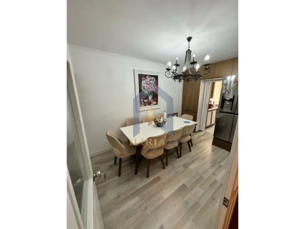 Tirane, shes apartament 3+1+Aneks+Ballkon Kati 6, 124 m² 174.398 € (Laprake)