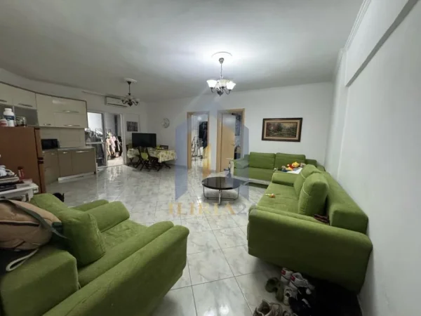 Tirane, shes 3+1+Ballkon Kati 1, 130 m² 134.000 € (Laprake)