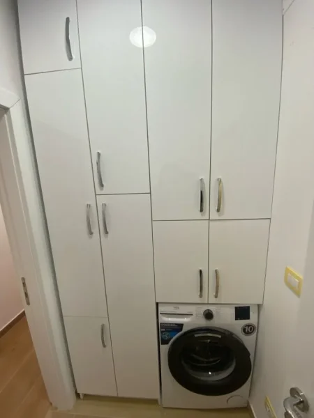 Tirane, jepet me qera apartament 1+1+Aneks Kati 5, 60 m² 450 € (rruga e kavajes)