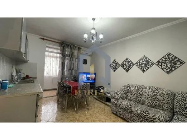 Tirane, shes 2+1+Ballkon Kati 1, 80 m² 120.000 € (Rruga ''Lord Bajron'')