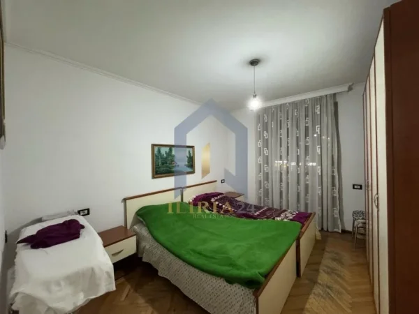 Tirane, shes 2+1+Ballkon Kati 1, 80 m² 120.000 € (Rruga ''Lord Bajron'')