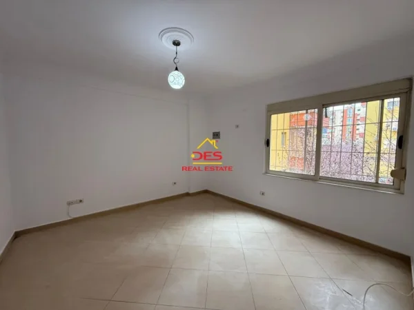 Vlore, shitet apartament 2+1+Ballkon Kati 2, 102 m² 160.000 € (Rruga Gjergj Arianiti)