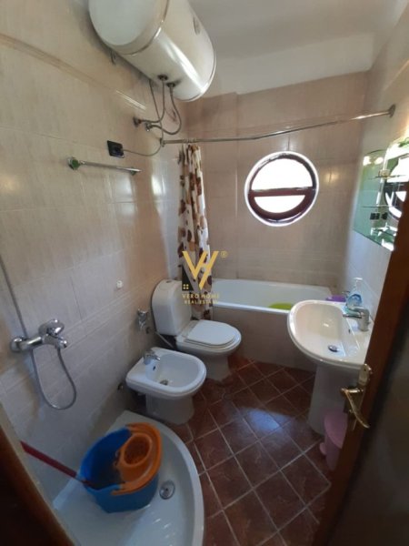 Tirane, jepet me qera apartament 2+1+Ballkon Kati 5, 87 m² 650 € (RRUGA E KAVAJES)