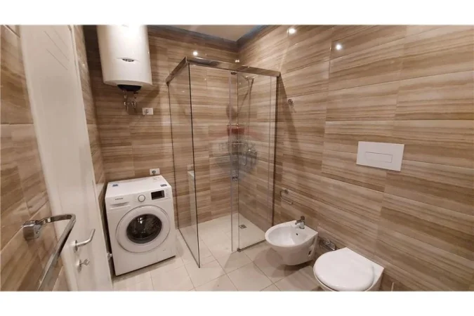 Tirane, jepet me qera apartament 1+1+Aneks+Ballkon Kati 7, 64 m² 500 € (Tower Bridge 3)