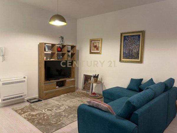 Tirane, jepet me qera apartament 1+1 Kati 3, 71 m² 450 € (Rruga Hasan Vogli everest111309)