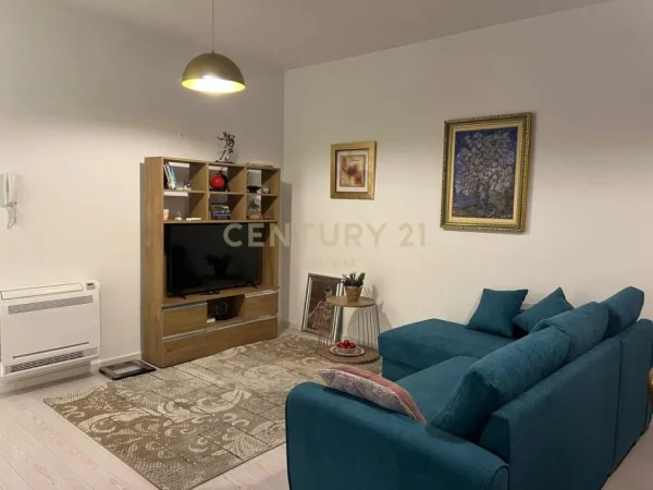 Tirane, jepet me qera apartament 1+1 Kati 3, 71 m² 450 € (Rruga Hasan Vogli everest111309)