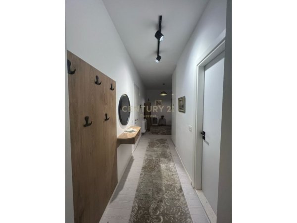 Tirane, jepet me qera apartament 1+1 Kati 3, 71 m² 450 € (Rruga Hasan Vogli everest111309)