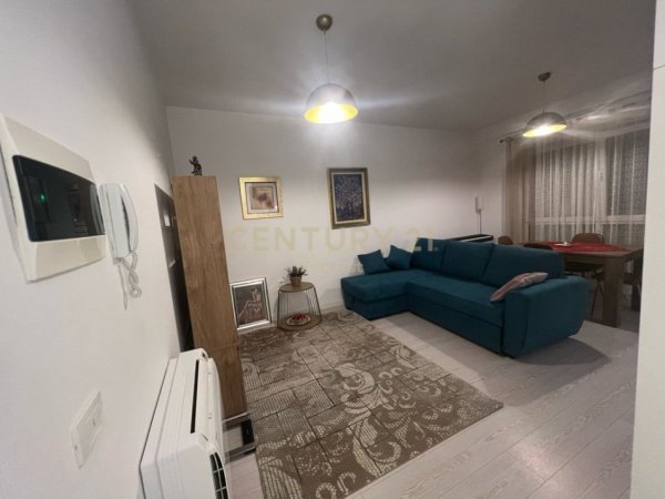 Tirane, jepet me qera apartament 1+1 Kati 3, 71 m² 450 € (Rruga Hasan Vogli everest111309)