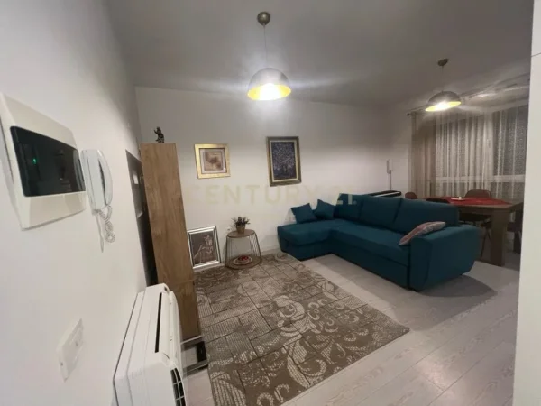 Tirane, jepet me qera apartament 1+1 Kati 3, 71 m² 450 € (Rruga Hasan Vogli everest111309)
