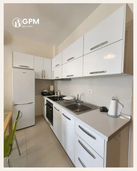 Vlore, shitet apartament 2+1 Kati 4, 80 m² (Radhime).