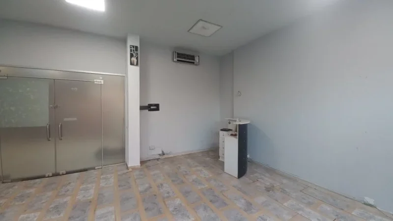 Tirane, jepet me qera zyre Kati 2, 50 m² 600 € (Pallati me Shigjeta)