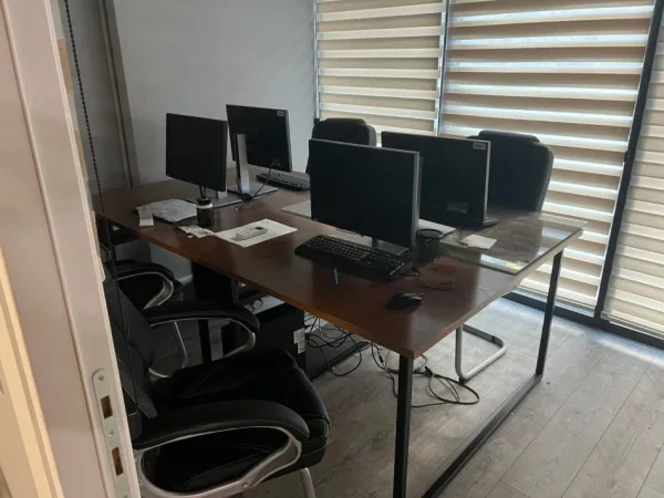 Tirane, jepet me qera apartament 2+1 Kati 4, 110 m² 1.700 € (Square 21)