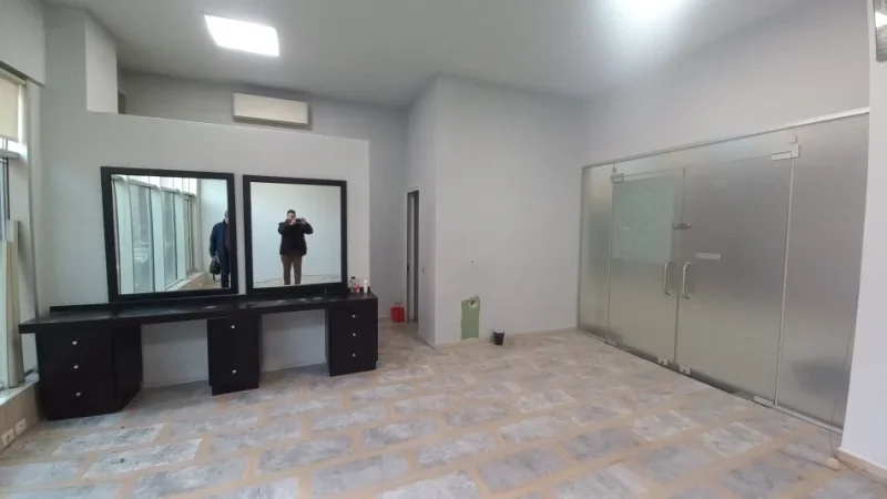Tirane, jepet me qera ambjent biznesi Kati 3, 50 m² (Rruga E Kavajes)