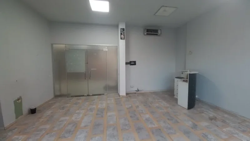Tirane, jepet me qera ambjent biznesi Kati 3, 50 m² (Rruga E Kavajes)