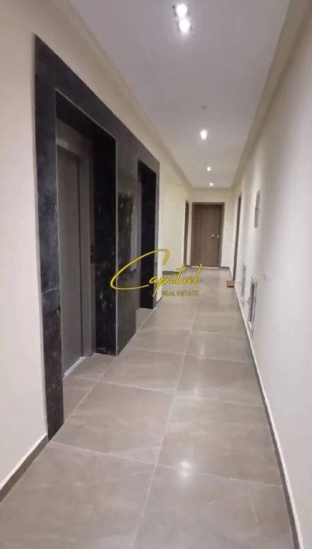 Tirane, jepet me qera zyre Kati 3, 100 m² 900 € (PAZARI I RI)