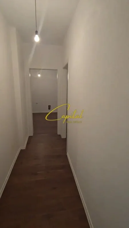 Tirane, jepet me qera zyre Kati 3, 100 m² 900 € (PAZARI I RI)