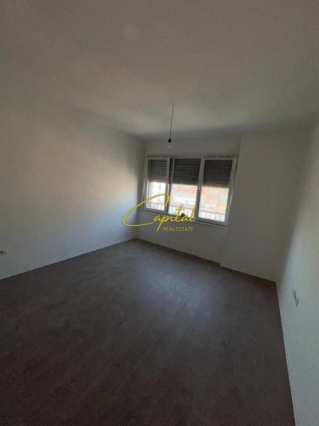 Tirane, jepet me qera zyre Kati 3, 100 m² 900 € (PAZARI I RI)