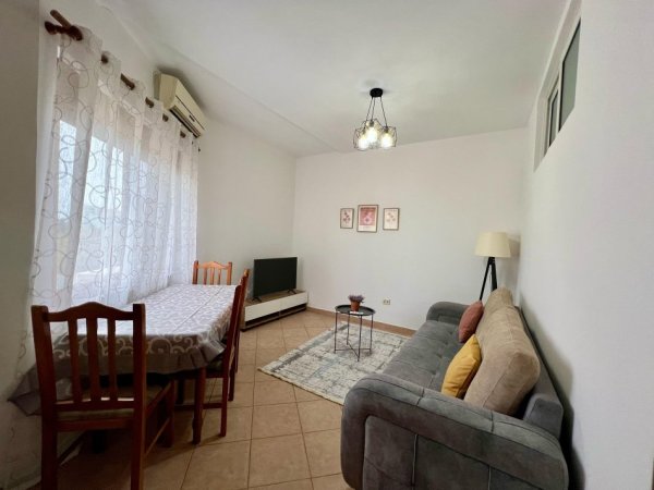 Tirane, jepet me qera apartament 2+1+Ballkon Kati 6, 92 m² 600 € (Shkolla e Baletit)