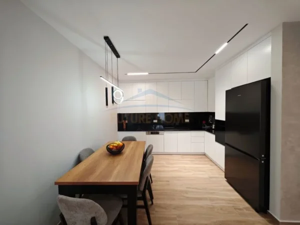 Shitet, Apartament 3+1+2, Golden Park, Tirane.