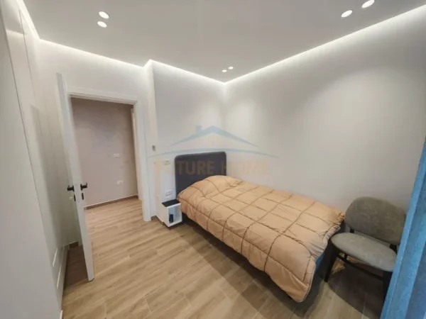 Shitet, Apartament 3+1+2, Golden Park, Tirane.