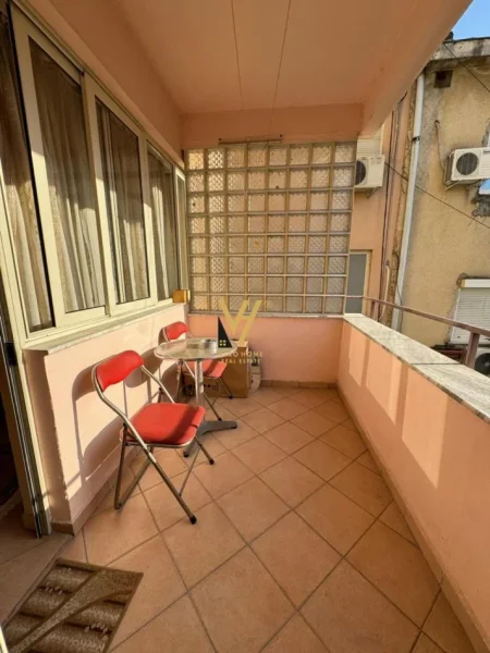 Tirane, jepet me qera apartament 1+1+Ballkon Kati 2, 55 m² 600 € (BLLOKU)