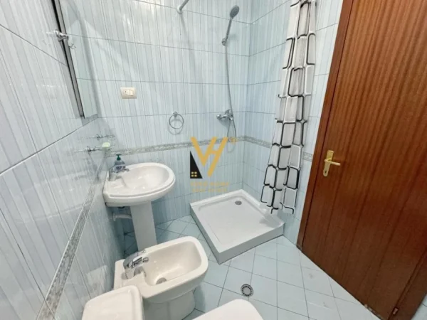 Tirane, jepet me qera apartament 1+1+Ballkon Kati 2, 55 m² 600 € (BLLOKU)
