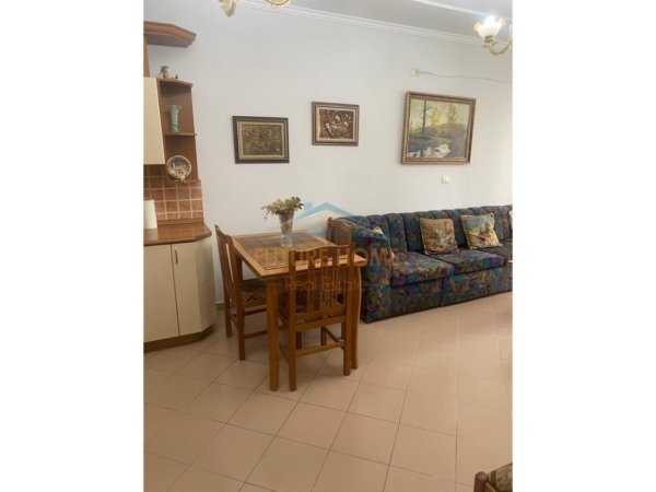 Tirane, shitet apartament 1+1 Kati 5, 70 m² 158.000 € (Komuna e Parisit)
