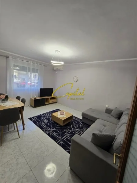 Tirane, jepet me qera apartament 1+1 Kati 2, 60 m² 700 € (ALI DEMI)