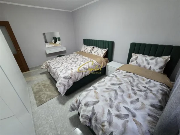 Tirane, jepet me qera apartament 1+1 Kati 2, 60 m² 700 € (ALI DEMI)