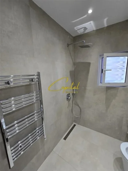 Tirane, jepet me qera apartament 1+1 Kati 2, 60 m² 700 € (ALI DEMI)