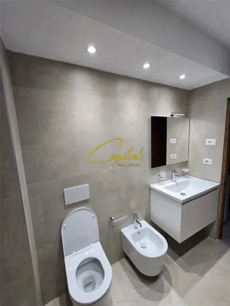 Tirane, jepet me qera apartament 1+1 Kati 2, 60 m² 700 € (ALI DEMI)