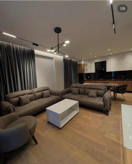 Tirane, jepet me qera apartament 3+1+Ballkon Kati 8, 130 m² 1.600 € (Komuna e Parisit)