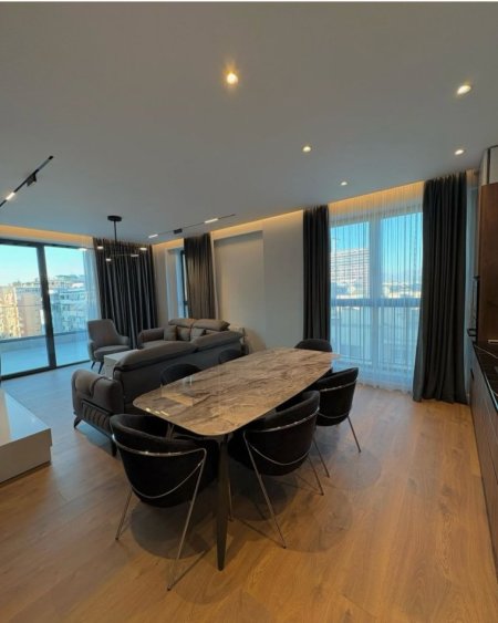 Tirane, jepet me qera apartament 3+1+Ballkon Kati 8, 130 m² 1.600 € (Komuna e Parisit)