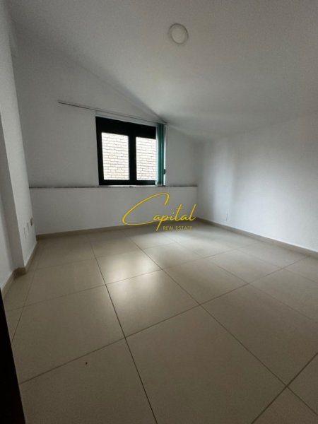Tirane, jepet me qera zyre Kati 3, 230 m² 1.500 € (BRRYLI)