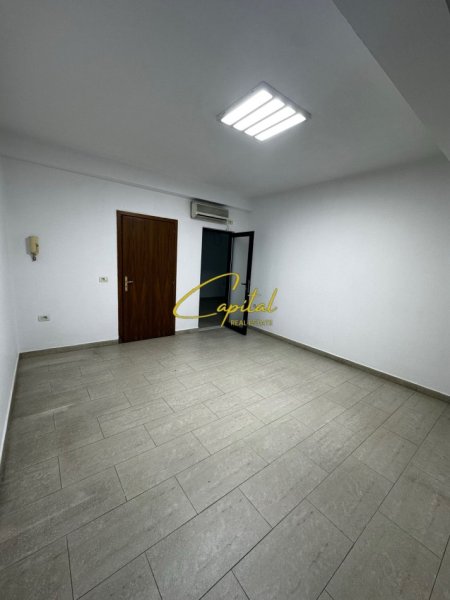 Tirane, jepet me qera zyre Kati 3, 230 m² 1.500 € (BRRYLI)