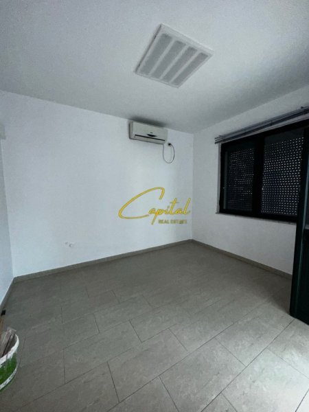 Tirane, jepet me qera zyre Kati 3, 230 m² 1.500 € (BRRYLI)